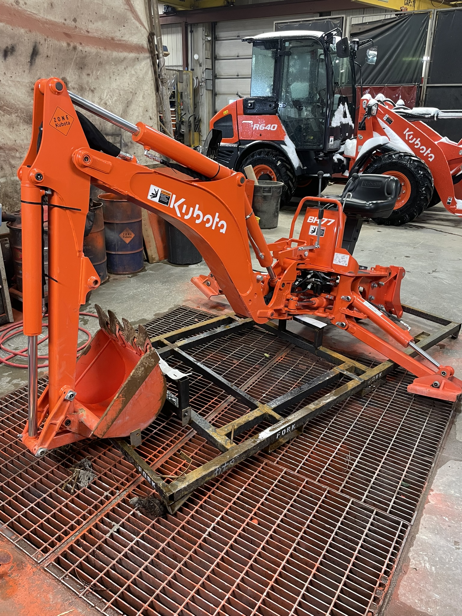Kubota BH77 (2022)