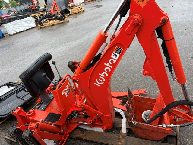 Kubota BH77 (2021)